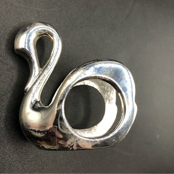 Set of 4 Swan Napkin Rings Silver Plate Wm. Rogers - Picture 2 of 4